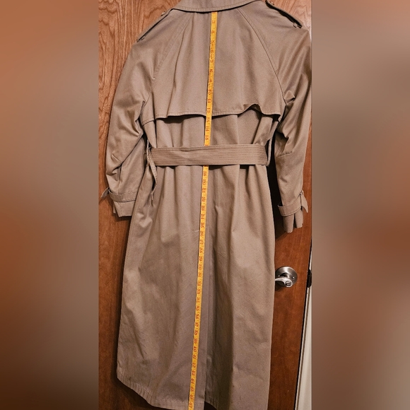 EUC Vintage Ladies' London Fog Trench Coat with Zip-out Lining Size 8 - Picture 16 of 16